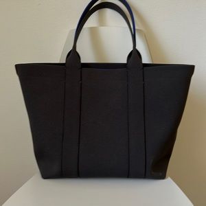 Rothy’s Essential Tote in Slate Black with MAGNETS!